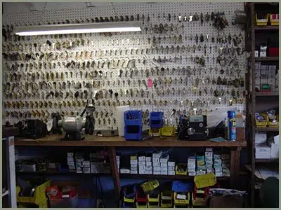 Locksmith Solution Services Belmont, MA 781-519-7435 - 68-44-3